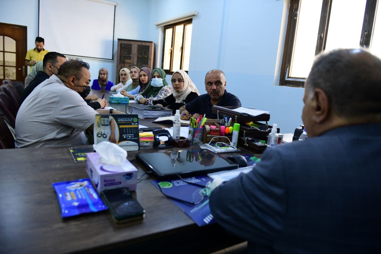 إثناء ترأسه إجتماعاً لكادر قسم هندسة الطب الحياتي: السيد عميد كلية المستقبل الجامعة يوجه بضرورة إنجاح التعليم الإلكتروني