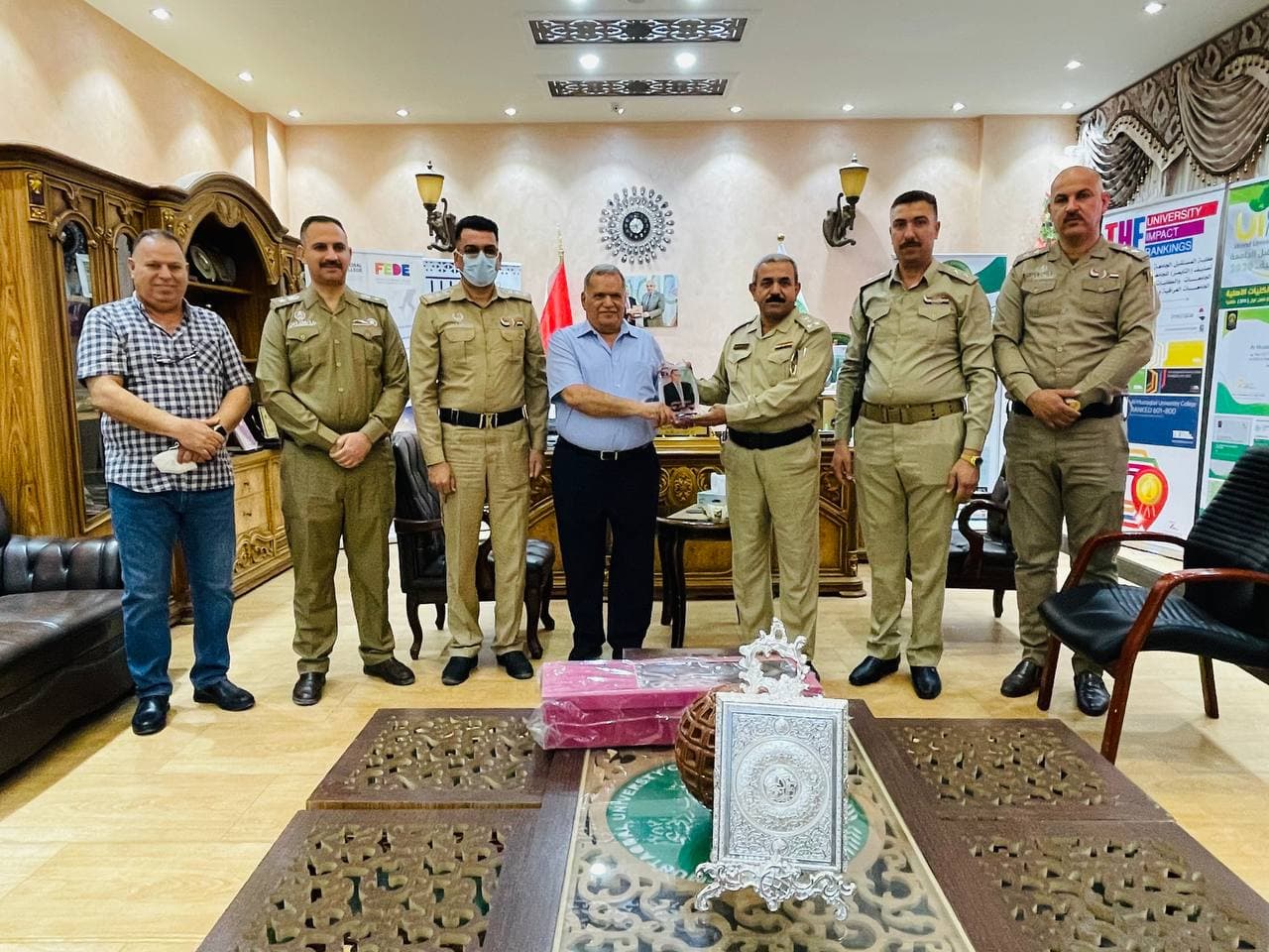 مديرية لدفاع المدني في بابل  تهنأ عميد كلية المستقبل الجامعة بمناسبة ترقيته الى مرتبة الاستاذية