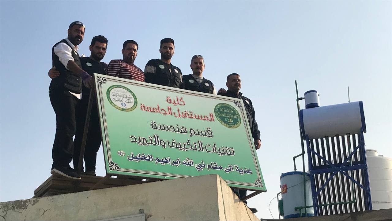 فريق الطاقة المتجددة  التطوعي ينفذ مشروع سخان يعمل بالطاقة الشمسي  ضمن اهداف التنمية المستدامة الهدف السابع (7) : طاقة نظيفة وبأسعار معقولة