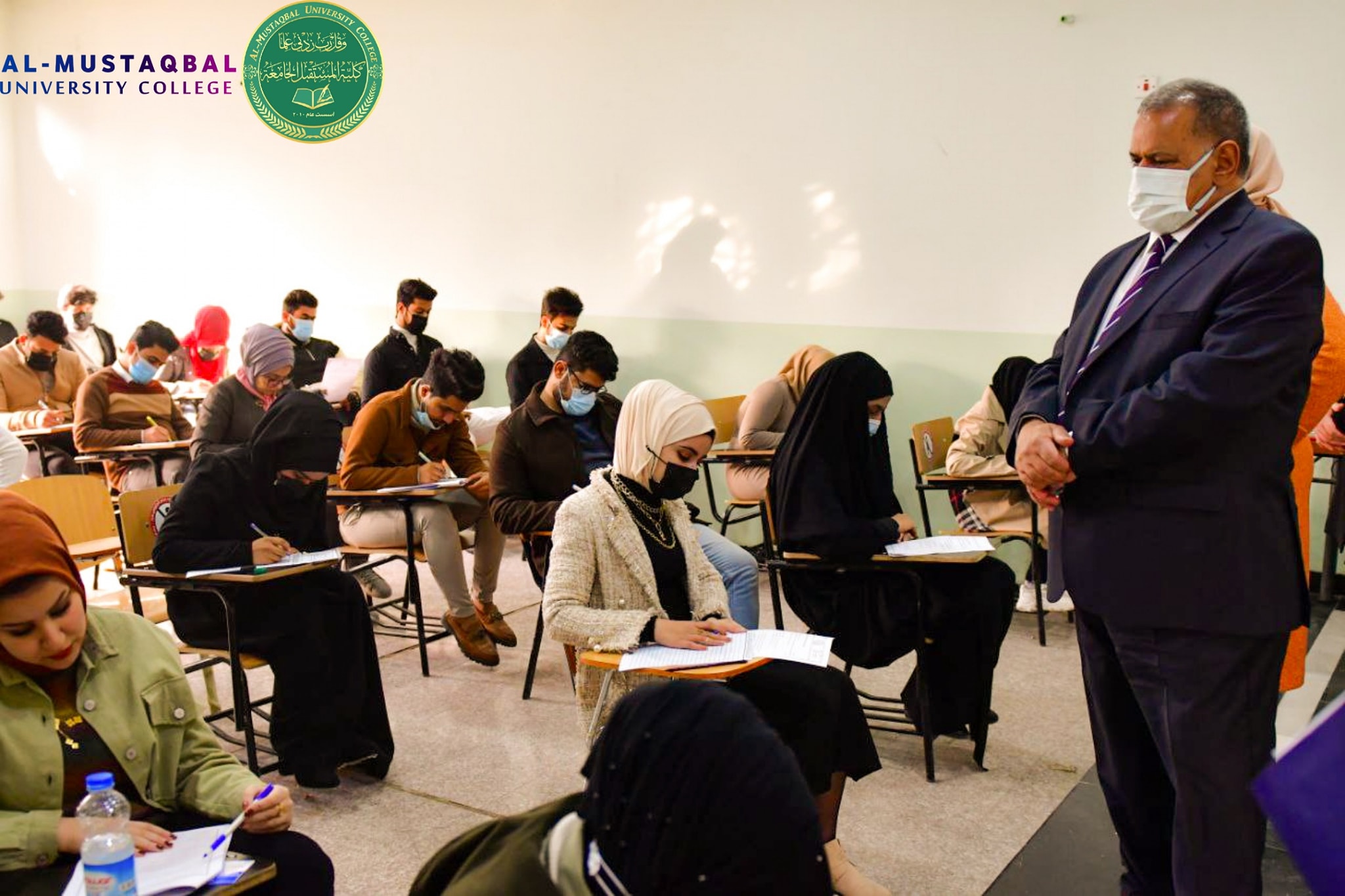 استمرار أداء الامتحانات الحضوريه النهائيه للفصل الدراسي الاول في كلية المستقبل الجامعه