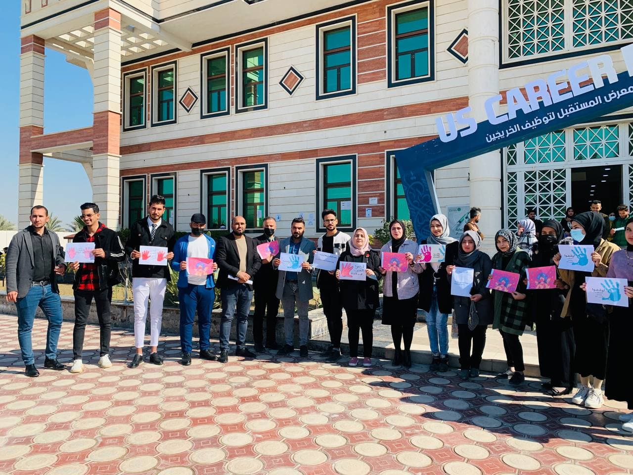 اقامت وحدة تمكين المرأة بالتعاون مع قسم اداب الانكليزي حملة توعوية ( اوقفوا العنف ضد المرأة)