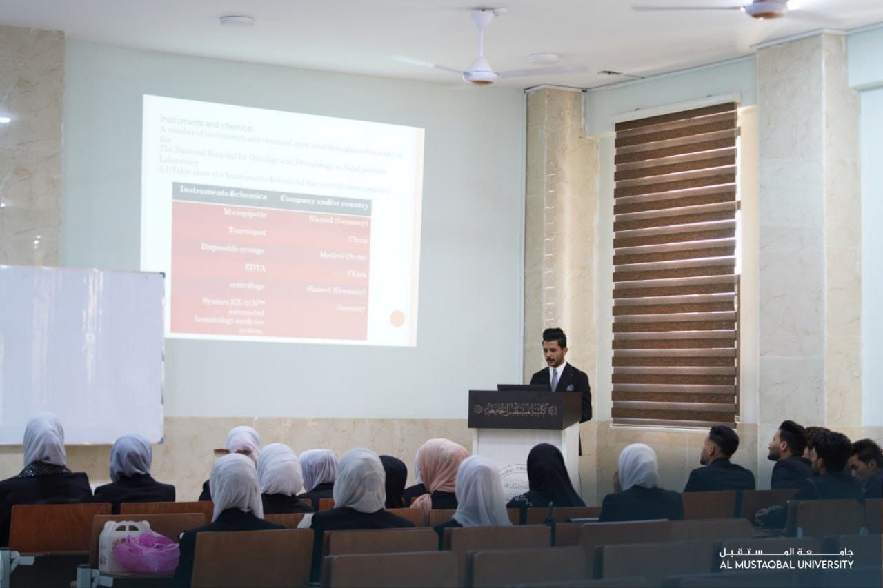 جانب من مناقشات بحوث التخرج لطلبة المراحل المنتهية في جامعة المستقبل