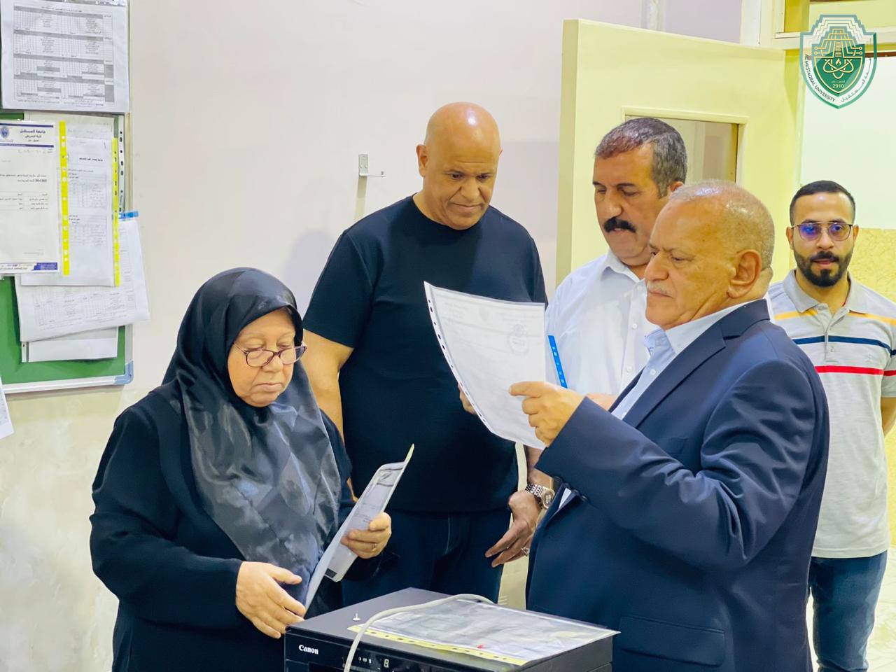 السيد رئيس الجامعة يتفقد اللجان الامتحانية بكليات الجامعة